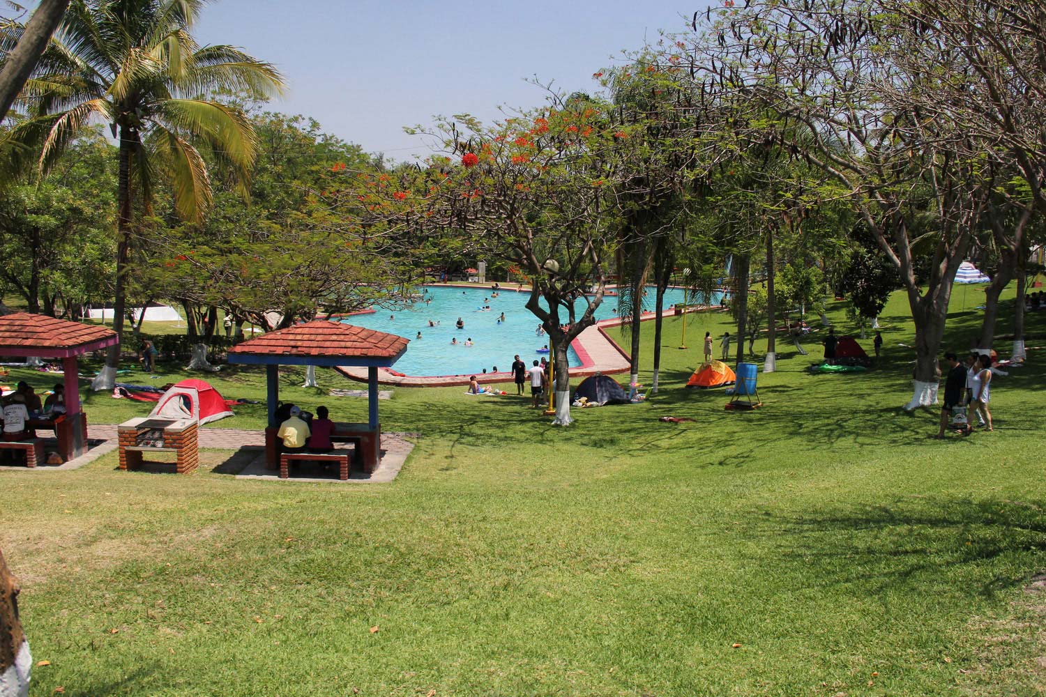 Campamento en Balneario Issstehuixtla